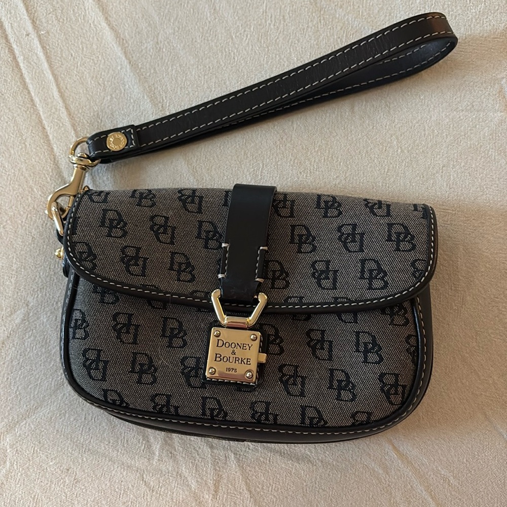 Dooney&Bourke Large Wristlet